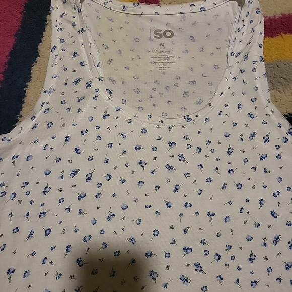 NWT Juniors Medium So The Favorite Scoopneck Tank Top Floral Print Comfy Pretty! - Picture 3 of 7